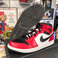 Chicago Jordan 1 mids