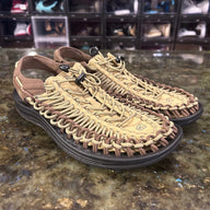 Keen sandals pre owned clean