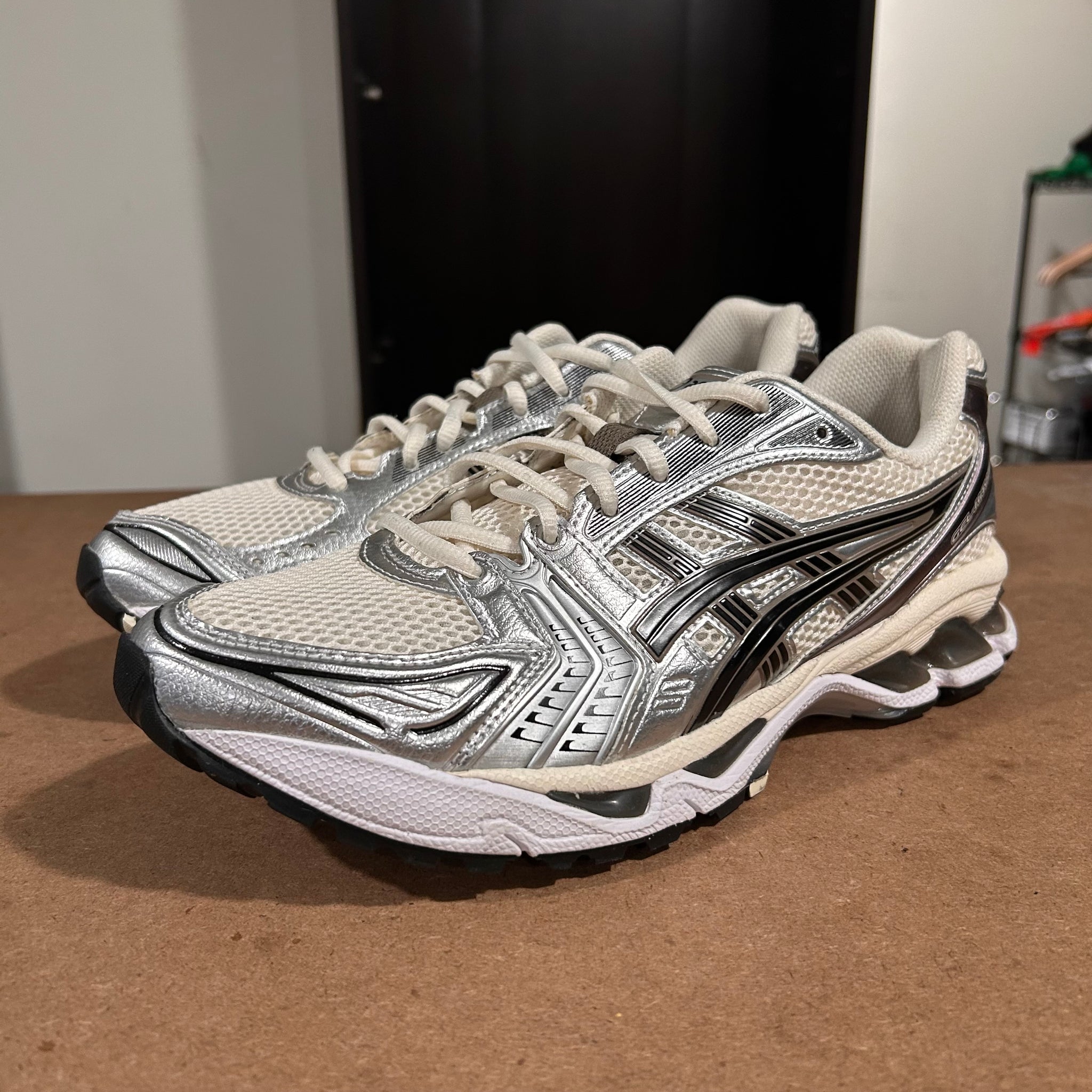 ASICS kayano pre owned