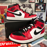 Chicago Jordan 1 mids