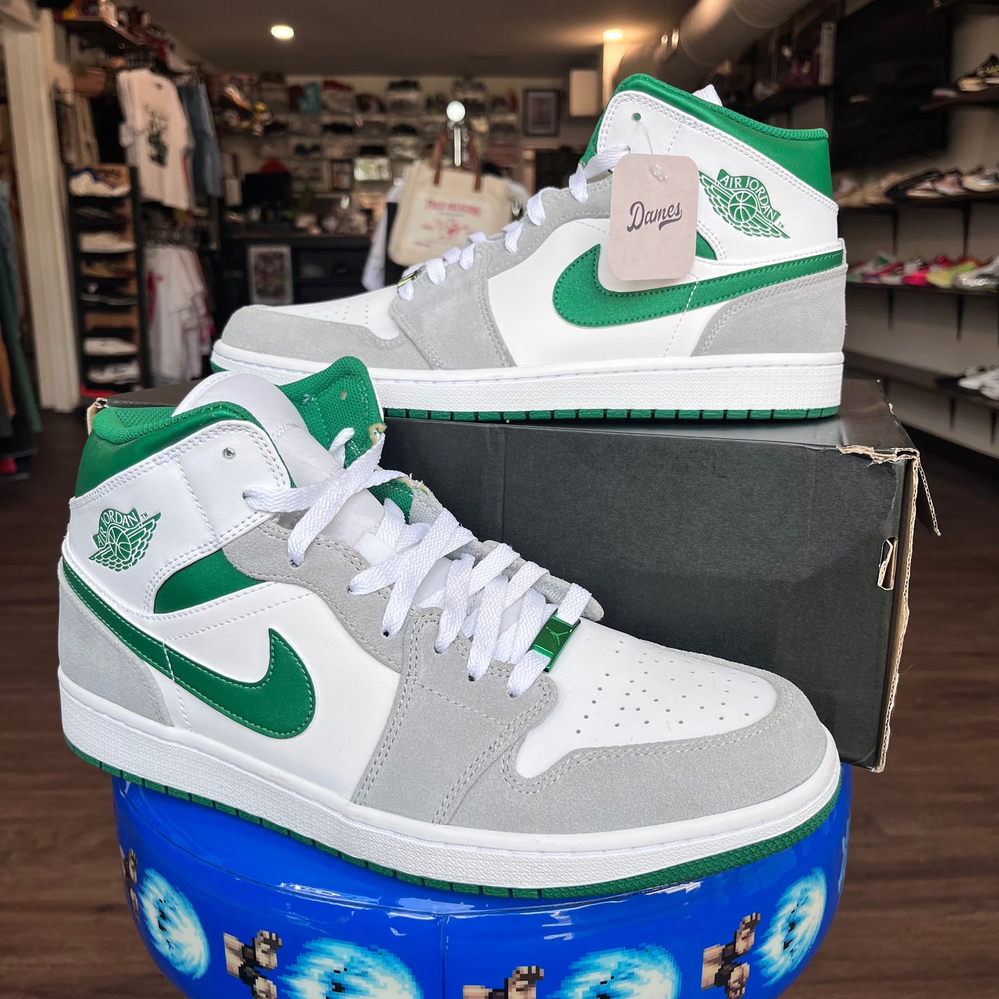 Emerald green Jordan 1 mids