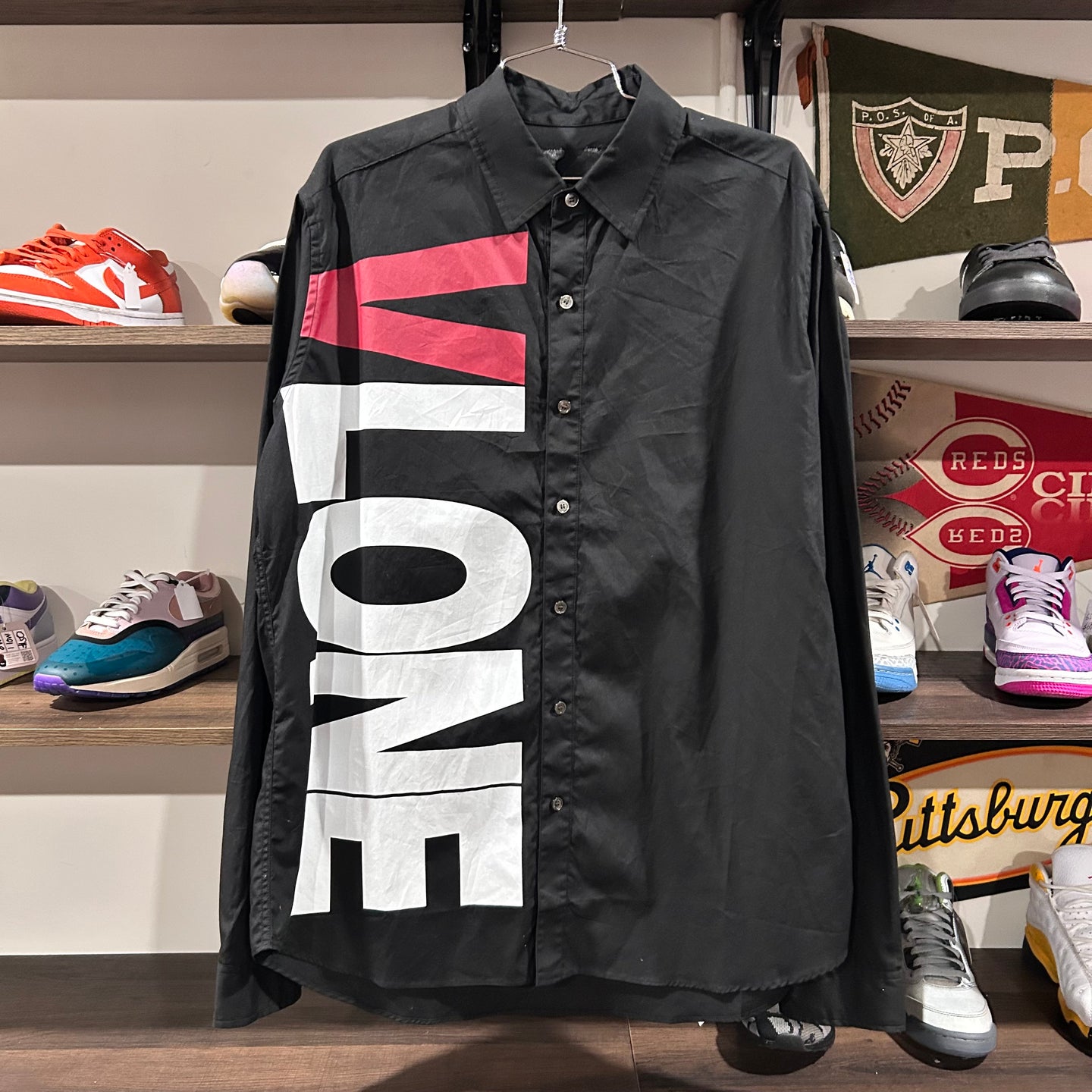 V-lone button shirt
