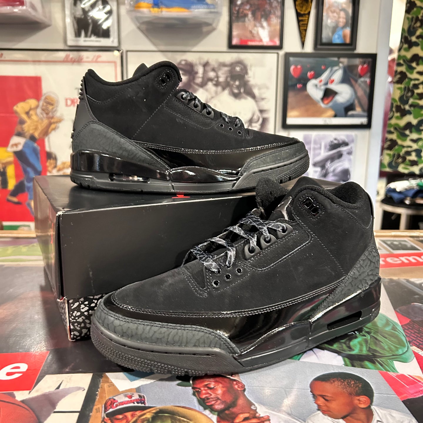 Black cat Jordan 3’s
