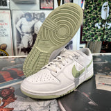 Nike Dunks ( pre owned )