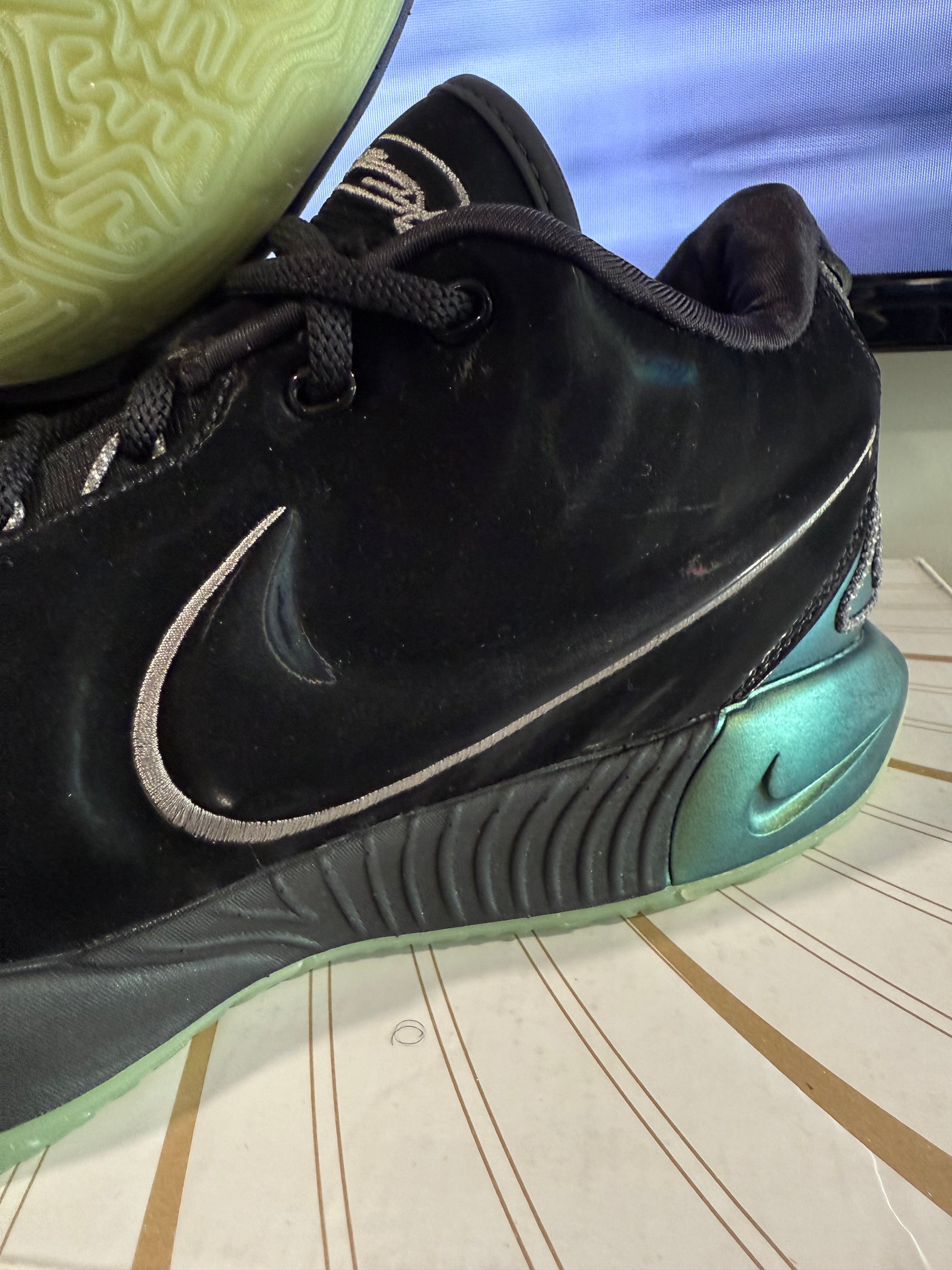LEBRON 21 EP 'TAHITIAN'