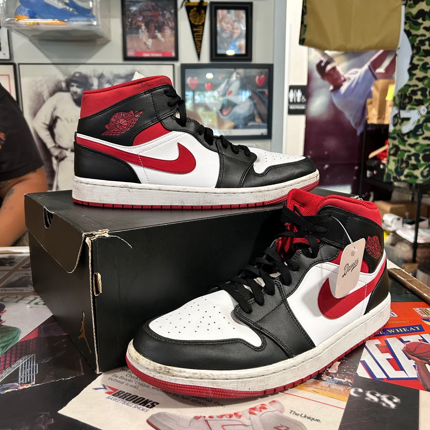 Jordan 1 mids red and black