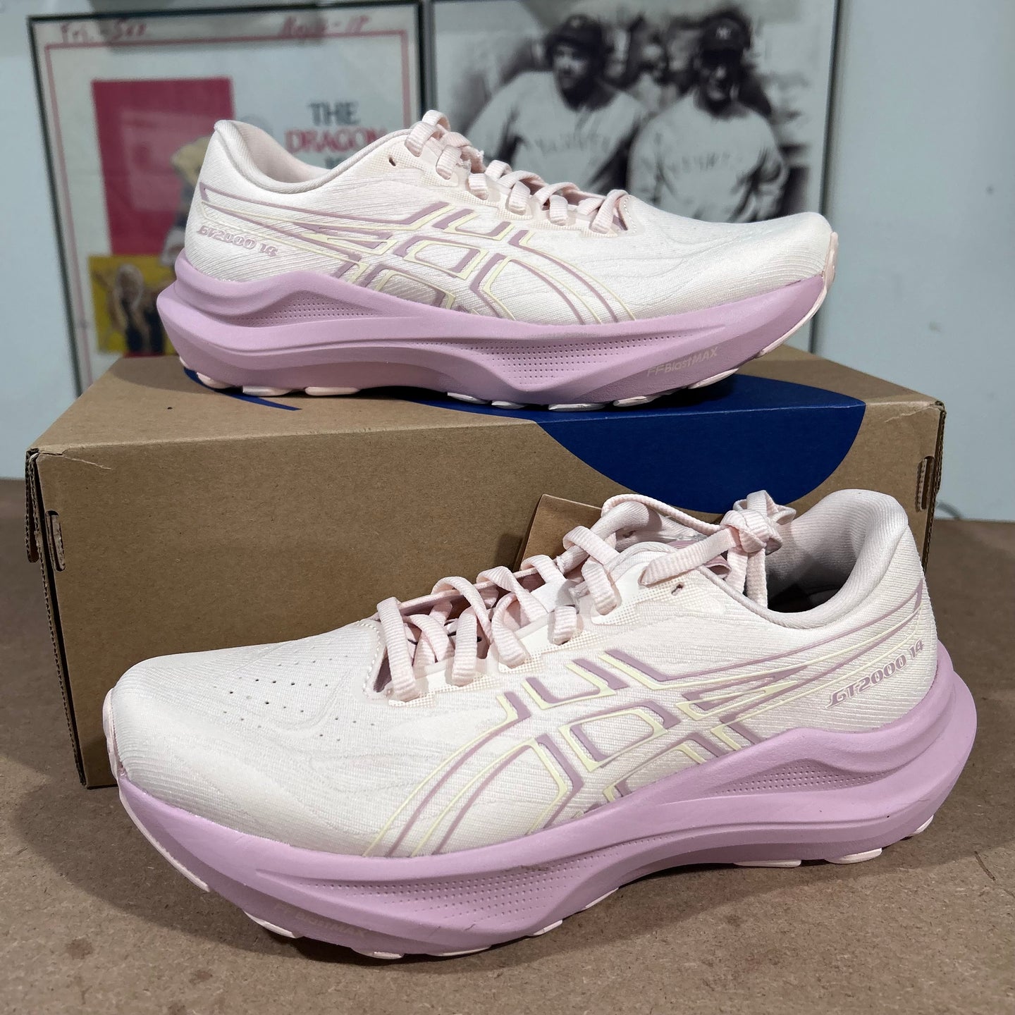 ASIC gel woman’s new