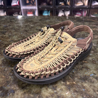 Keen sandals pre owned clean