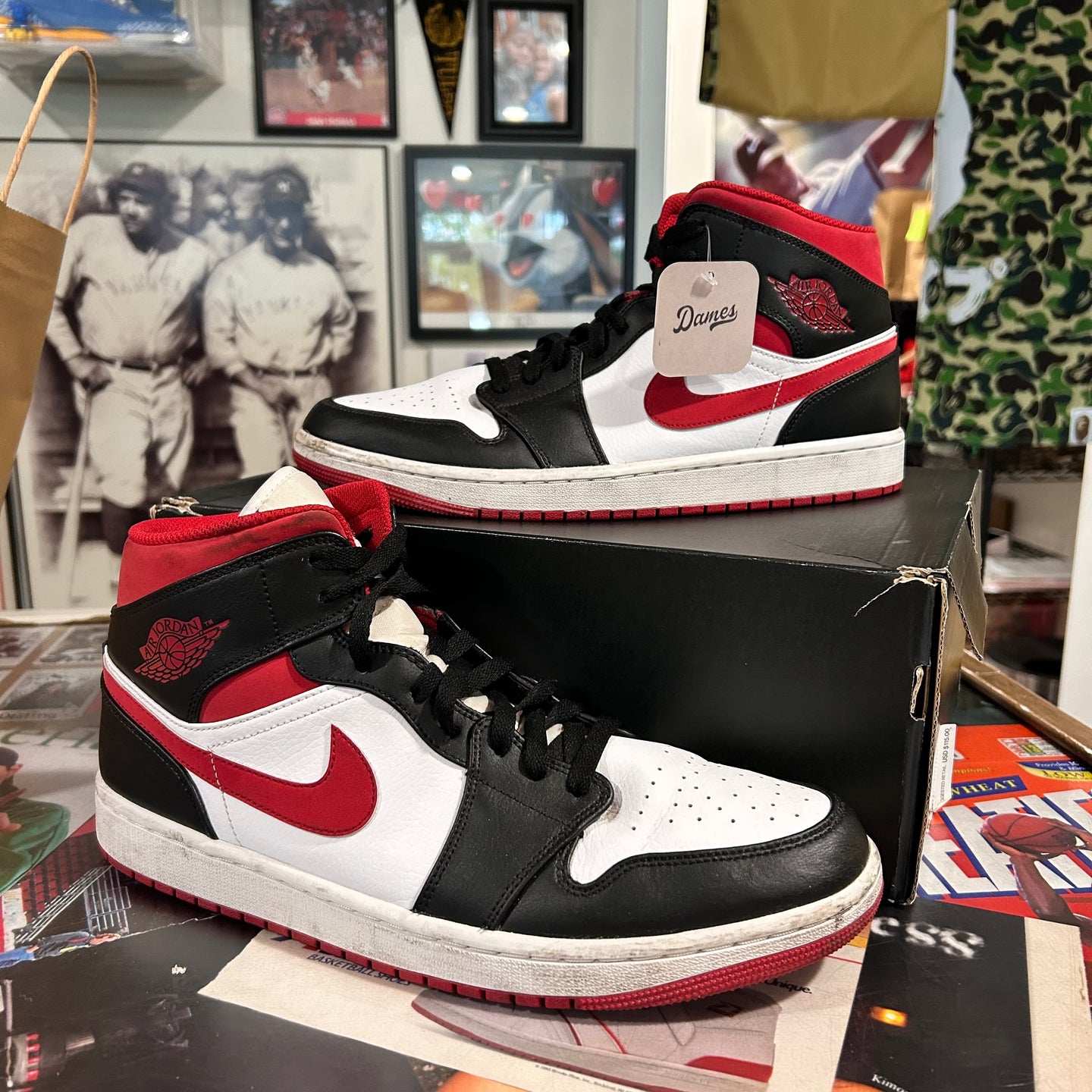 Jordan 1 mids red and black