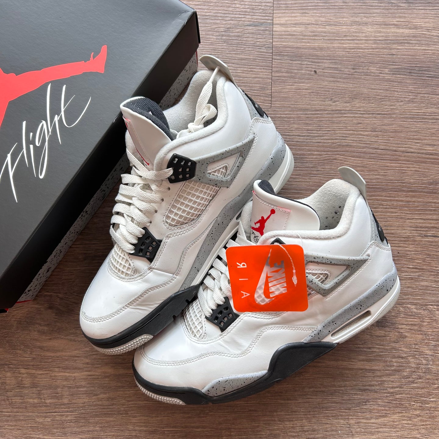 White cement Jordan 4