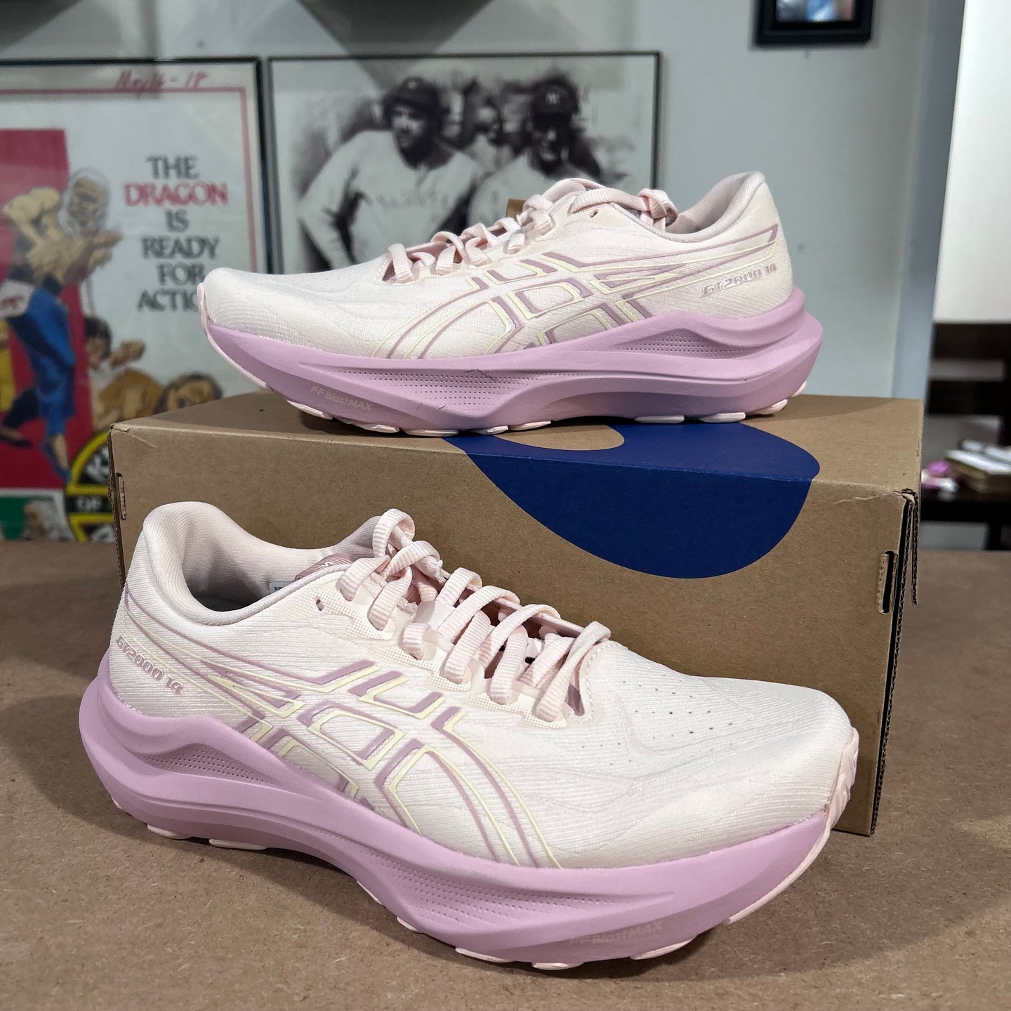 ASIC gel woman’s new
