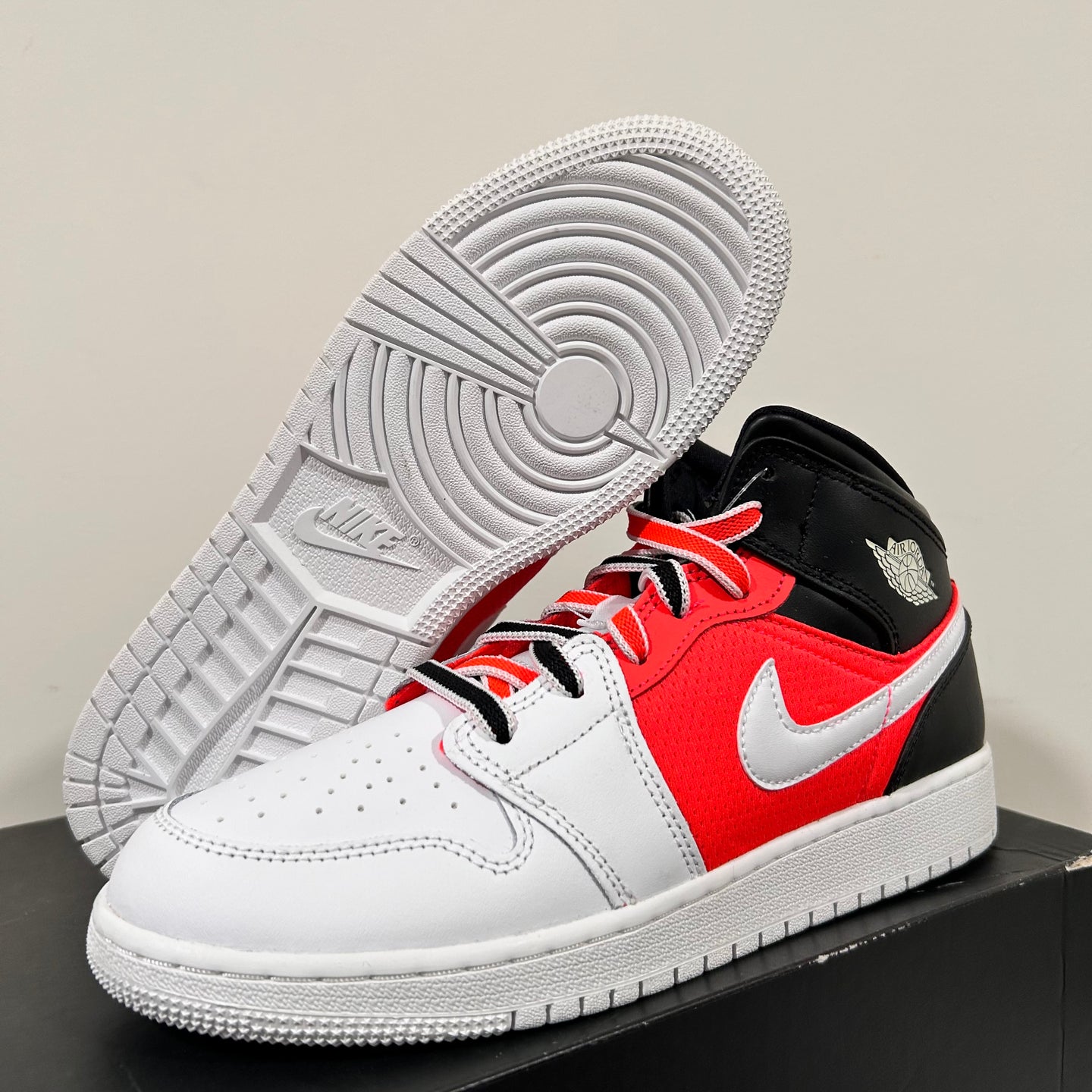 Jordan 1 mid se