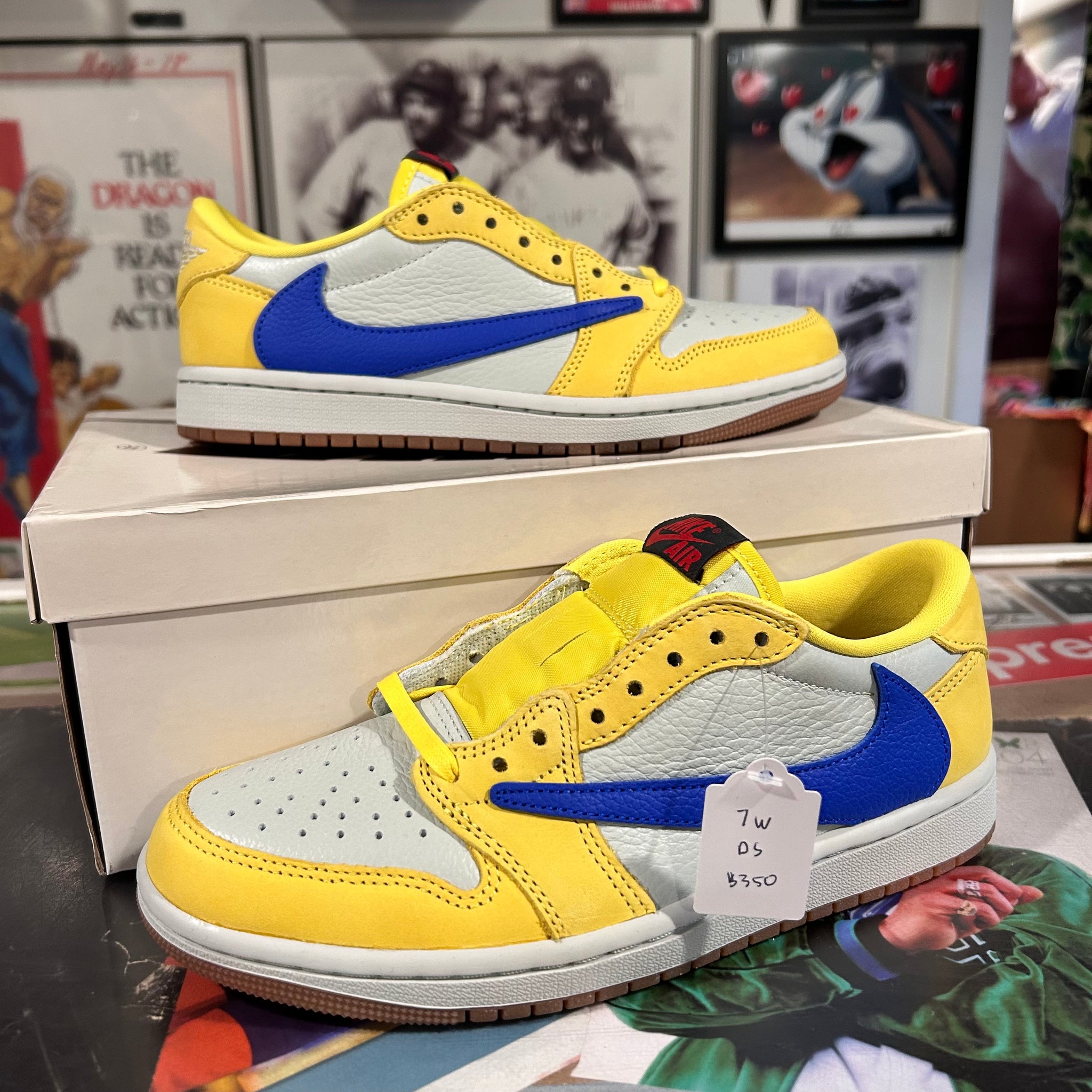 Travis Scott canary yellow ( woman’s )