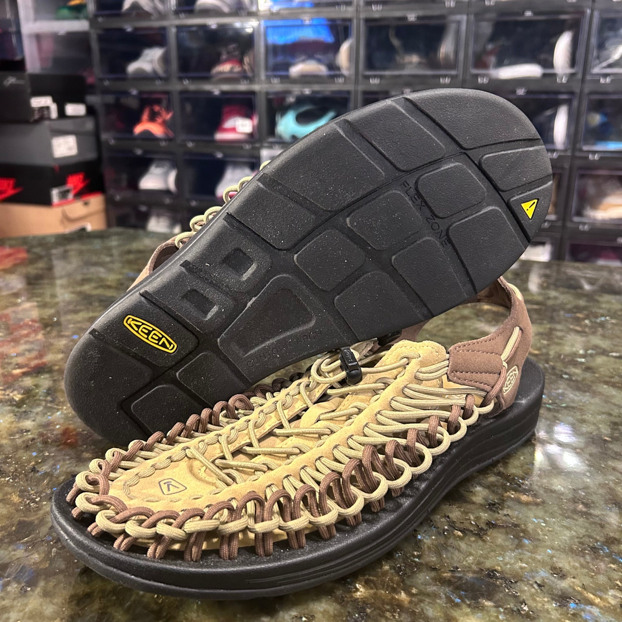 Keen sandals pre owned clean