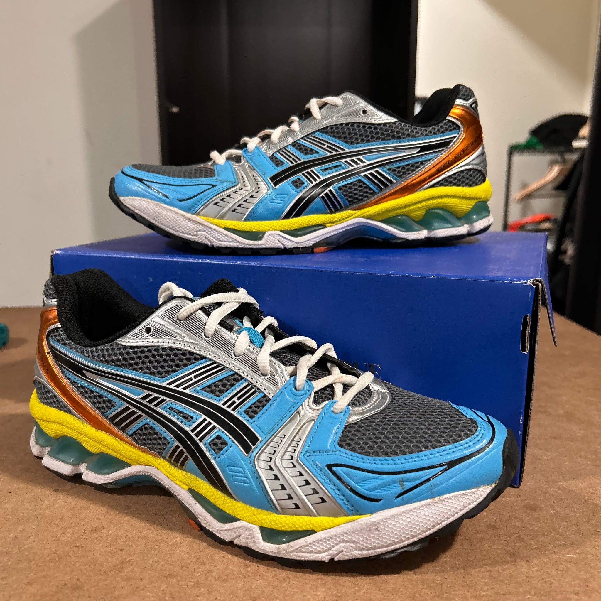 ASICS kayano ( pre owned )