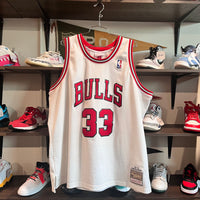 1997-98 Hardwood Classics Mitchell & Ness Scottie Pippen Basketball Jersey