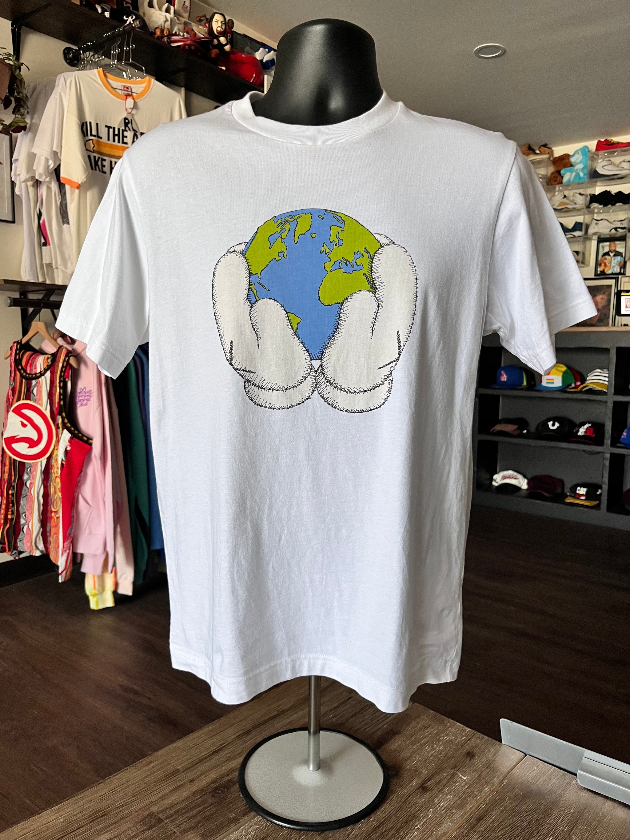 Uniqlo X Kaws ‘Peace for All’