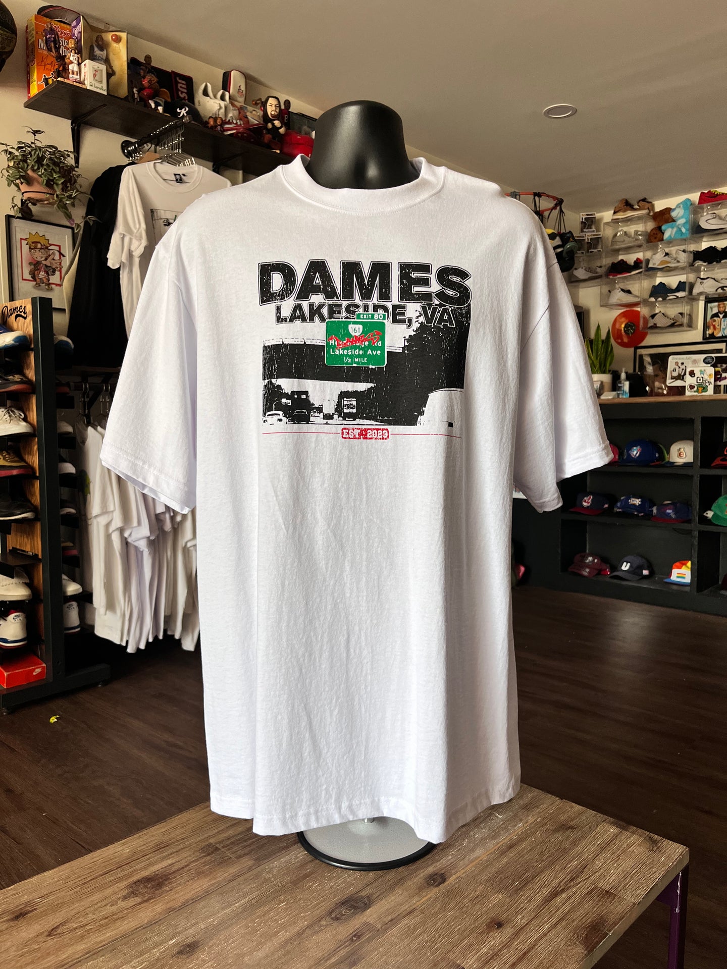 Dames Lakeside, VA Merch T-shirt