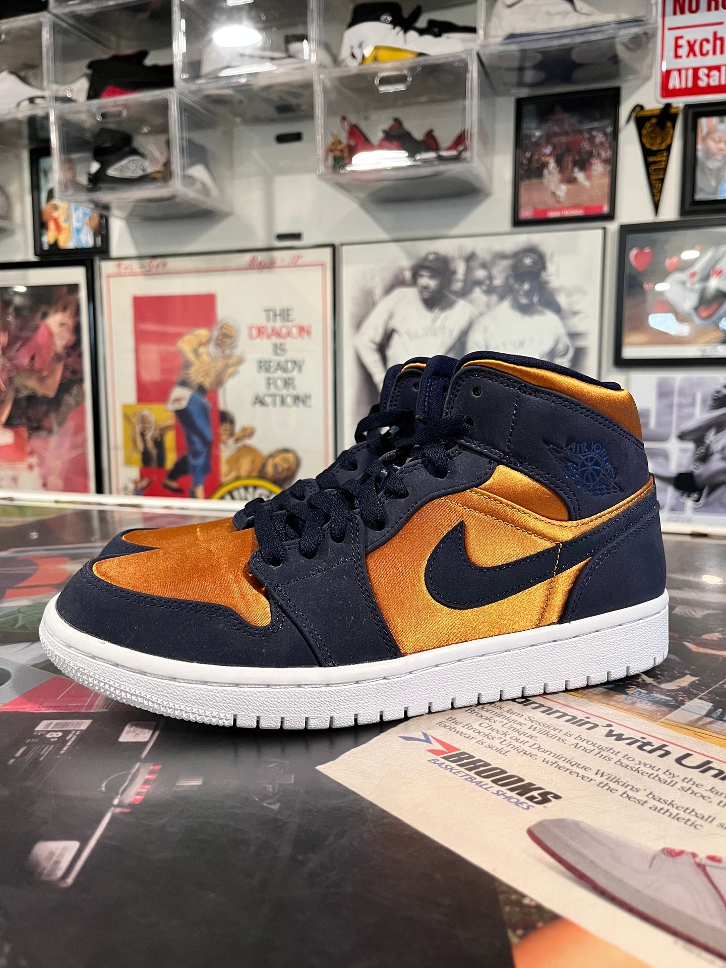 Air Jordan 1 Mid SE "Stain Gold"